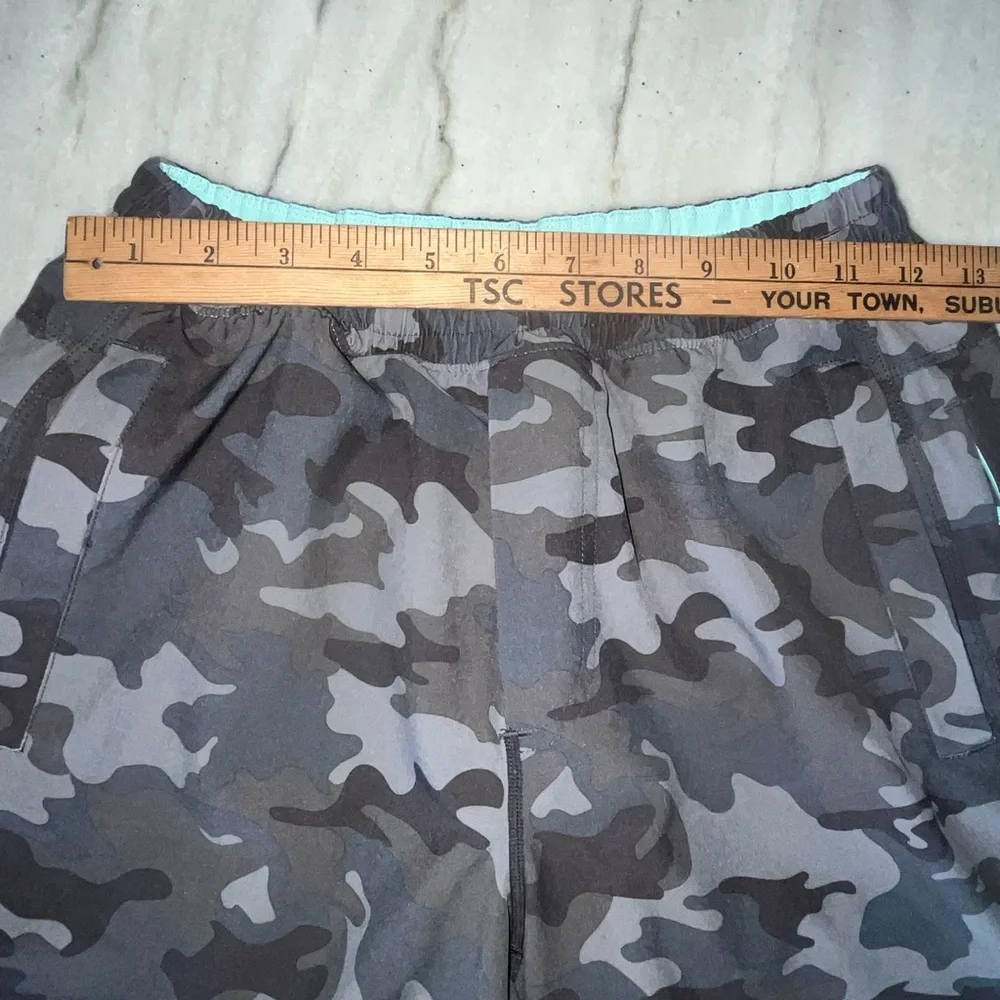 BIRDDOGS GRAY CAMO GYM SHORTS LONG 9” sz Small built in Underwear - Picture 7 of 10